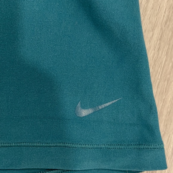 Nike Dri-Fit - Picture 2 of 4